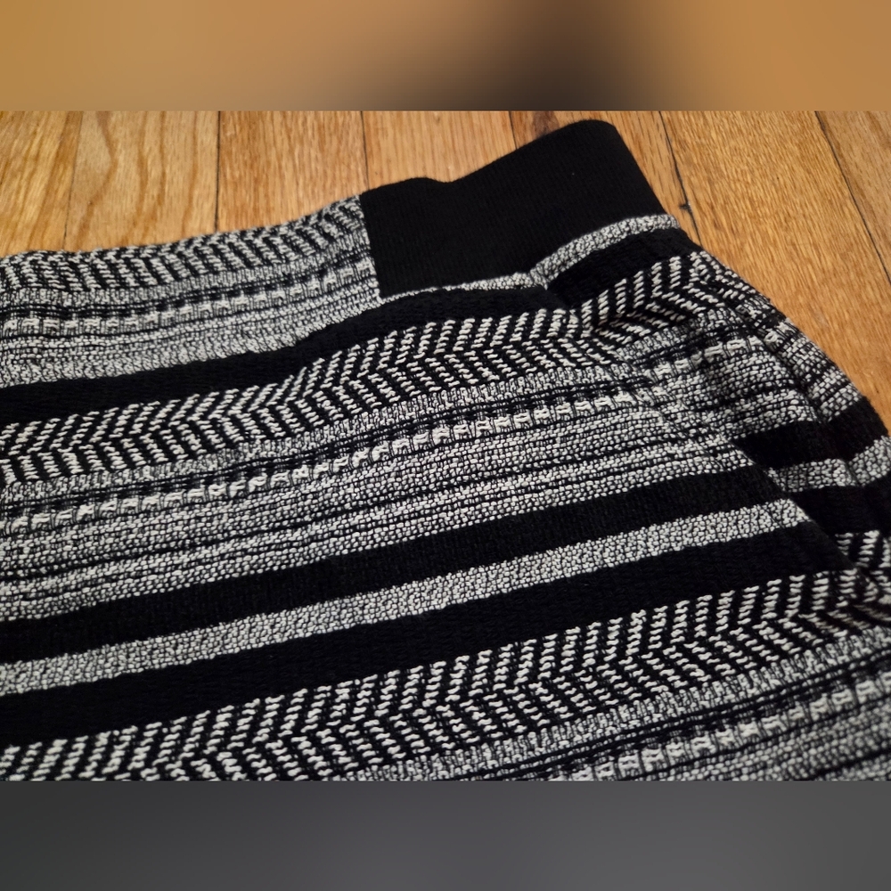 Lou & Grey Womens Black and Gray Striped Mini Skirt With Pockets EUC Size M - Picture 5 of 14